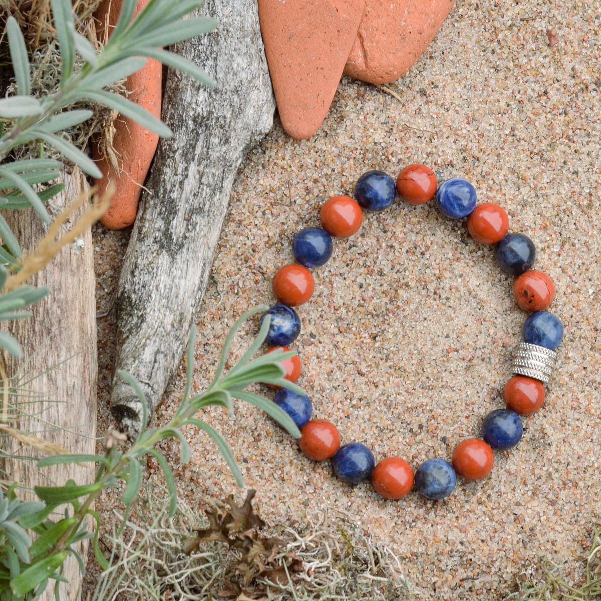 Jaspis-ir-sodalitas-3-1.jpg Custom context here