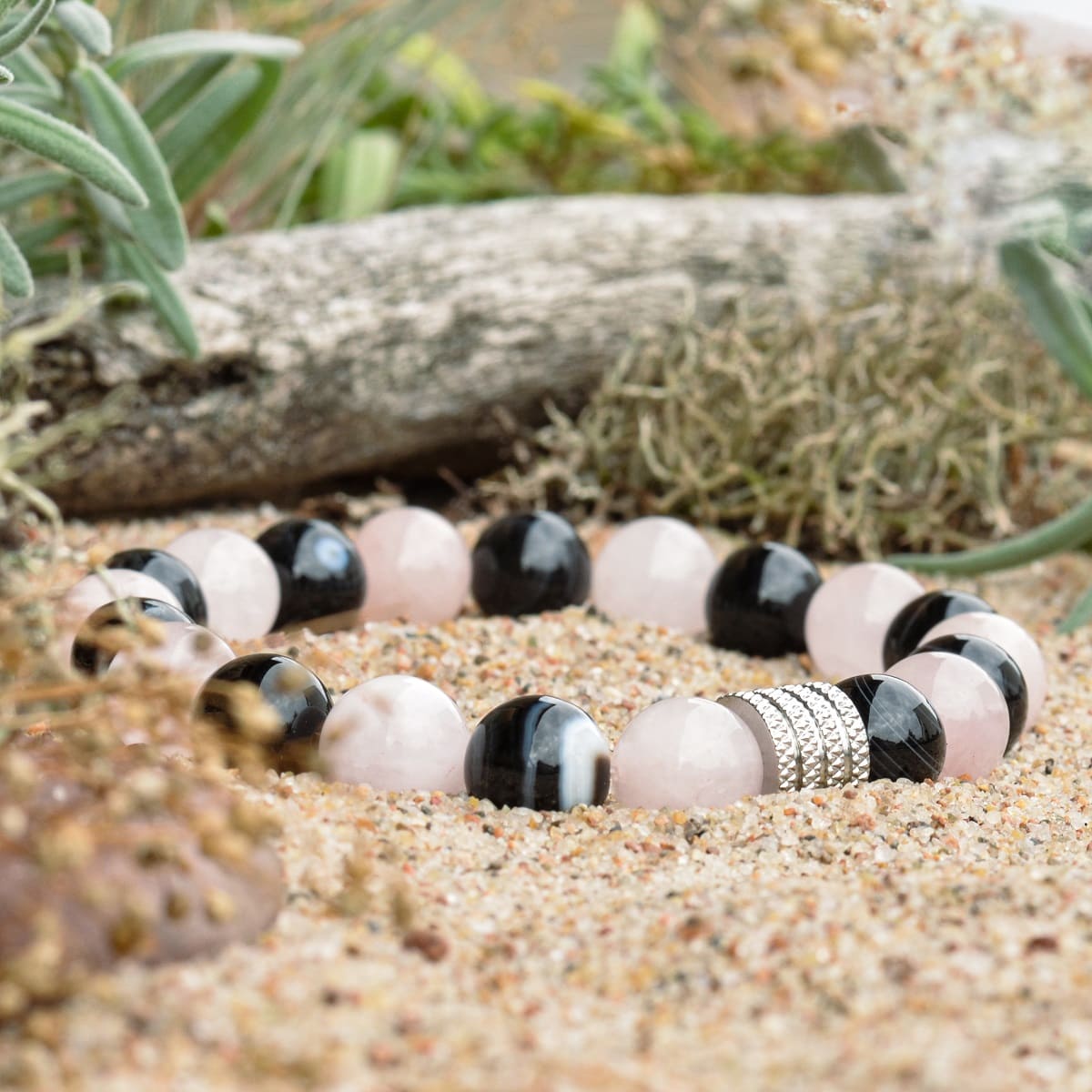 Juodas-agatas-ir-rozinis-kvarcas-2.jpg Custom context here