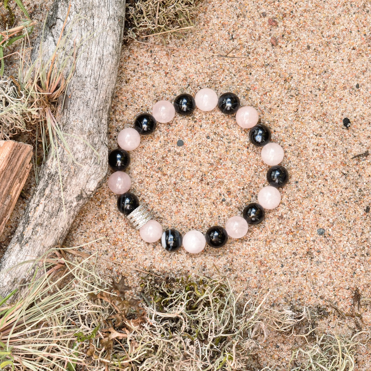 Juodas-agatas-ir-rozinis-kvarcas-3.jpg Custom context here