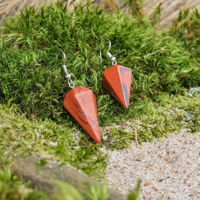 Boucles d'oreilles en jaspe rouge (pyramide)