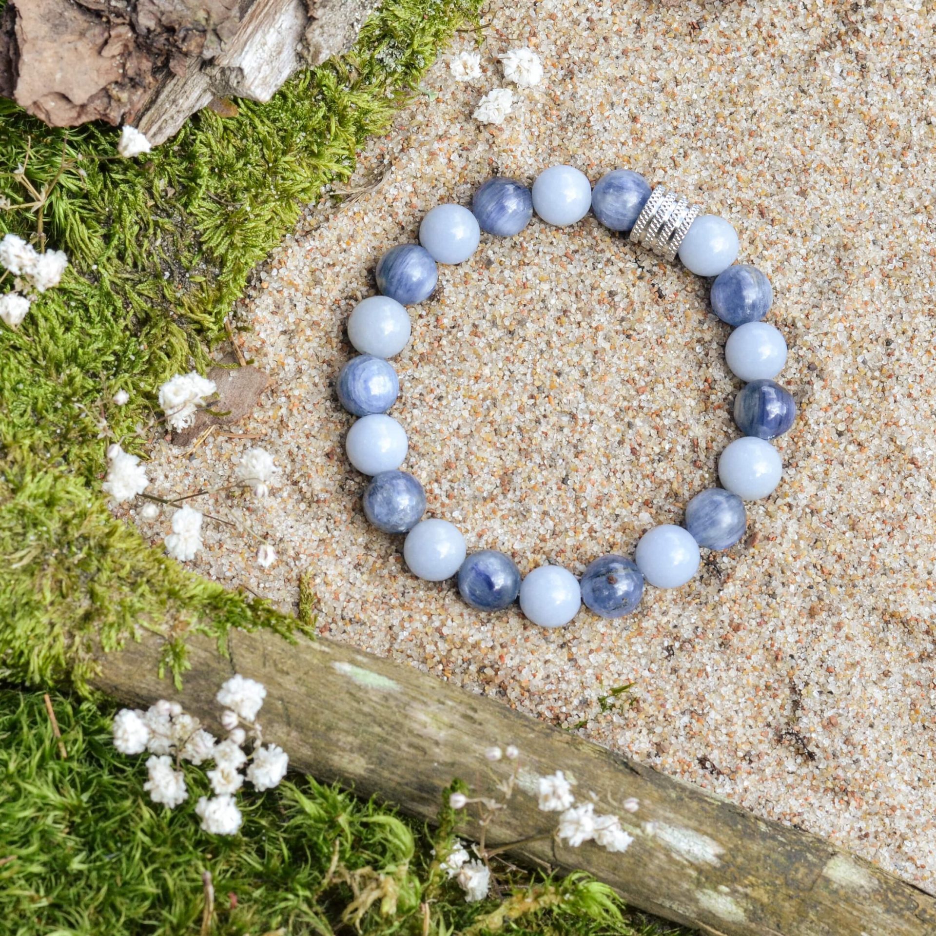 angelitas-ir-kianitas-3-min-scaled-1.jpg Custom context here