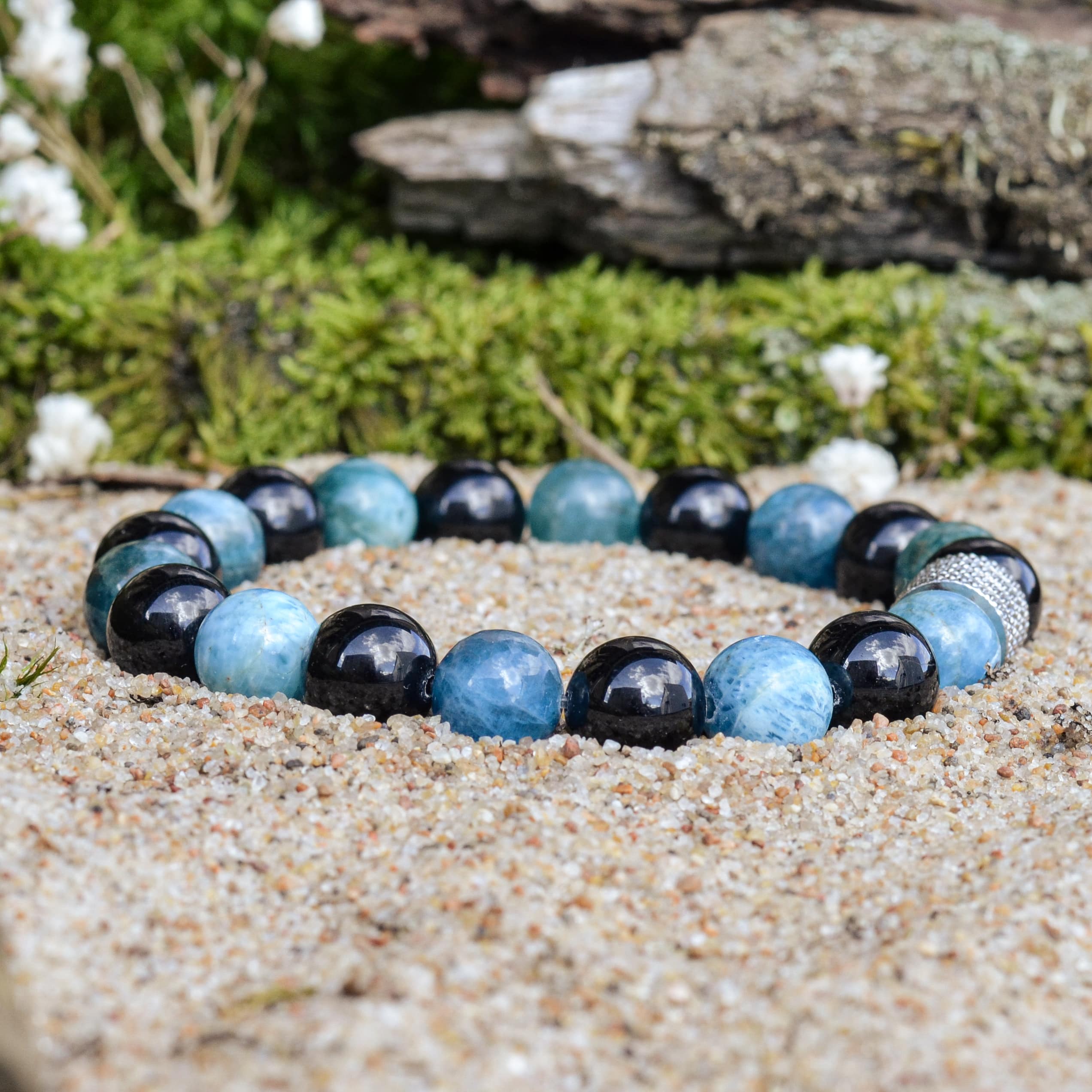 apatitas-ir-obsidianas-2-min.jpg Custom context here