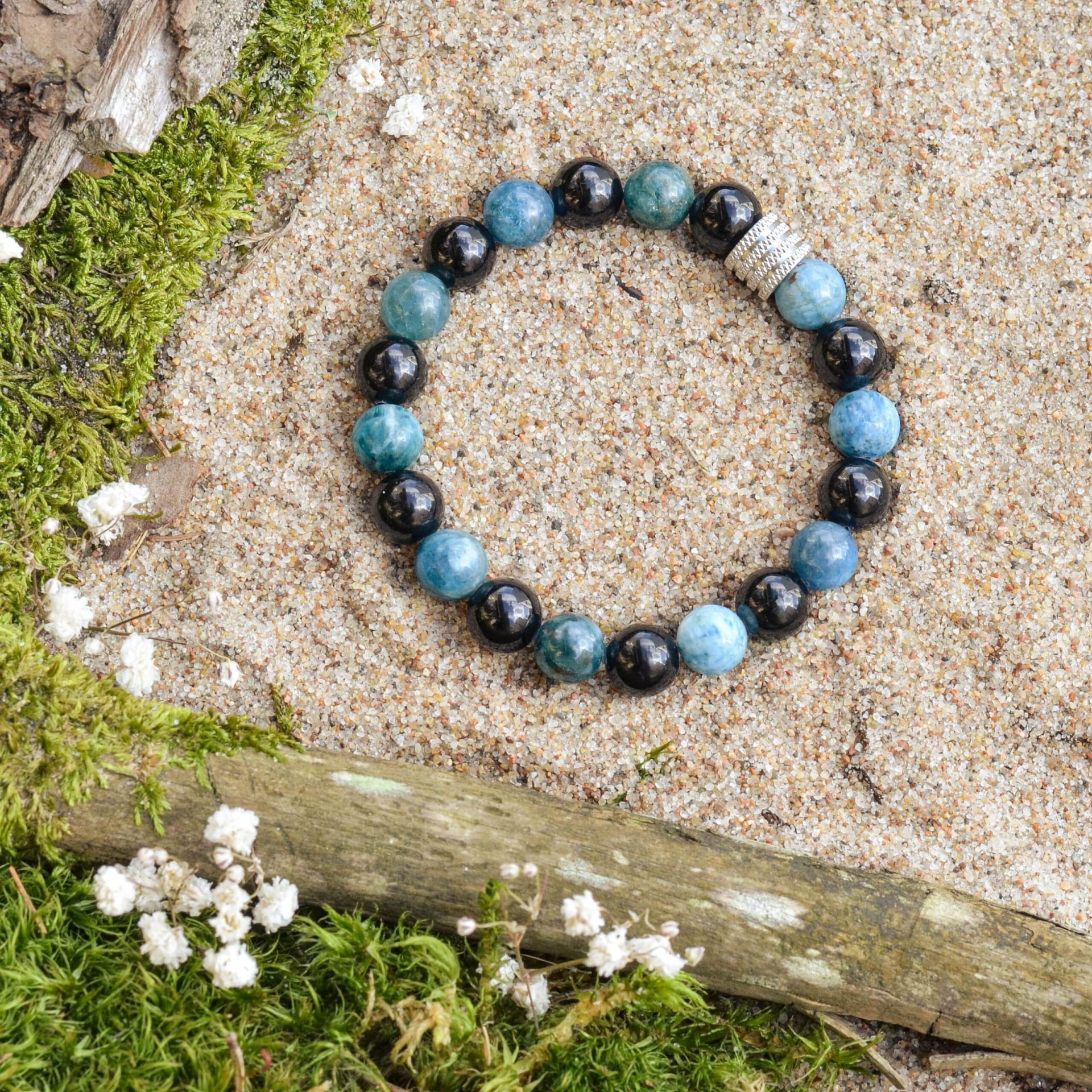 apatitas-ir-obsidianas-3-min-scaled-1.jpg Custom context here