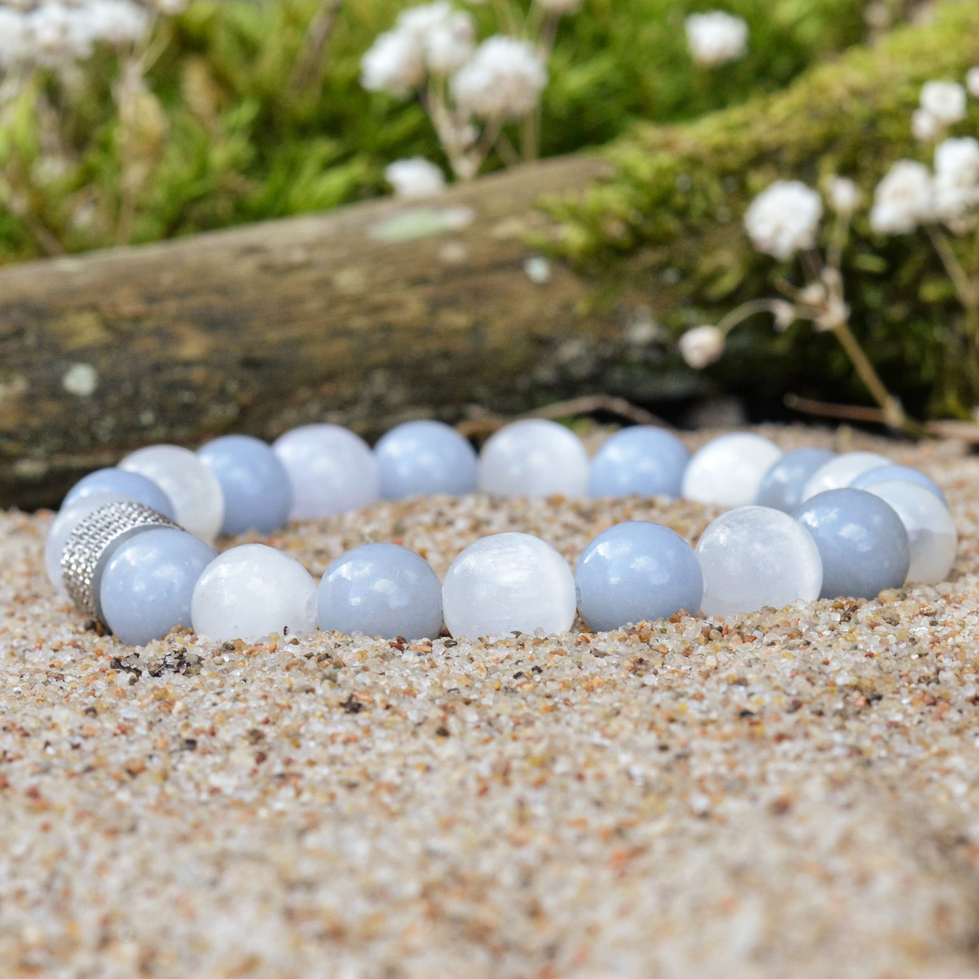 selenitas-ir-angelitas-2-min.jpg Custom context here